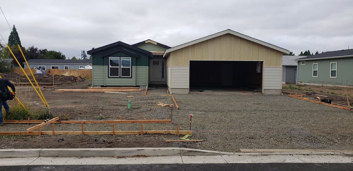 Home set with garage frame